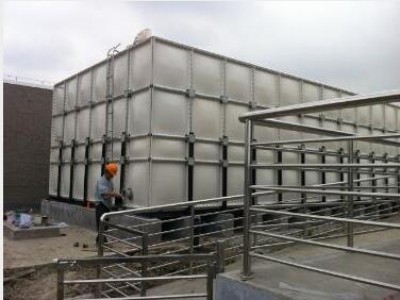 屋顶专用玻璃钢消防水箱